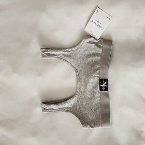 Calvin Klein Girl's Bralette Size: S (6/6x)